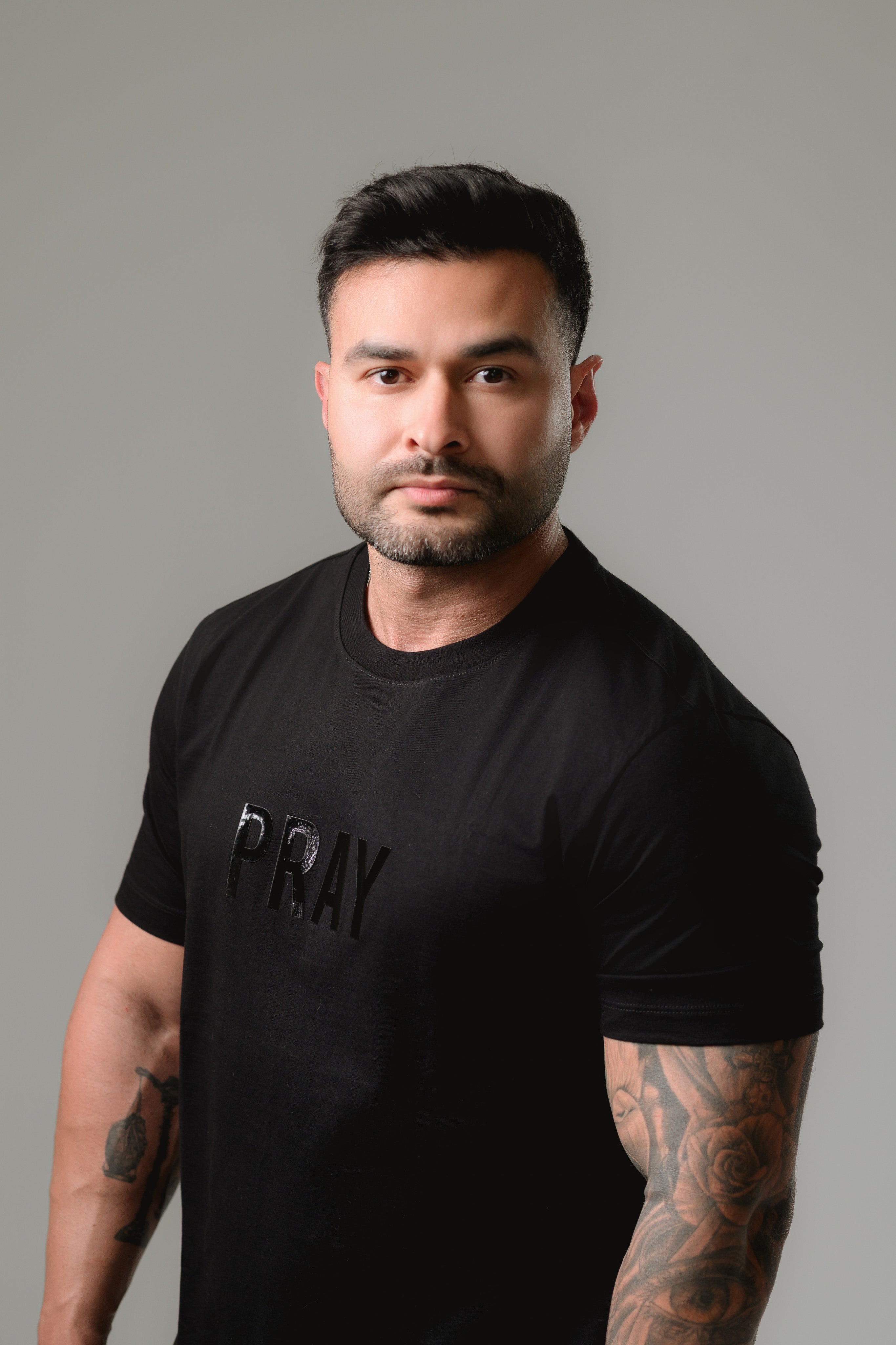 Camiseta Casual Preta - PRAY
